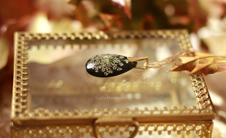 bijou résine et fleurs séchées
