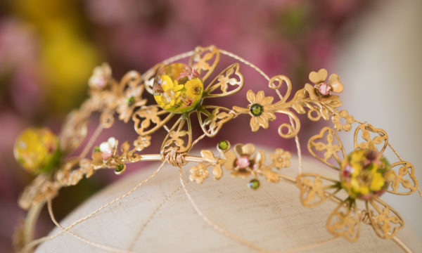 tiare Sanfordia fleurs séchées laiton plaqué or résine accessoires tête femme