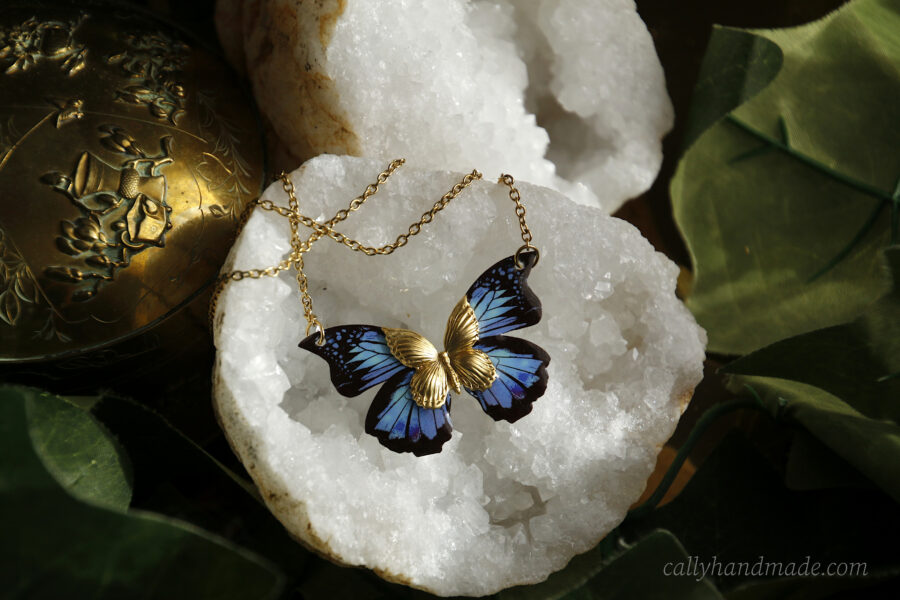 collier papillon morpho bleu acier inoxydable